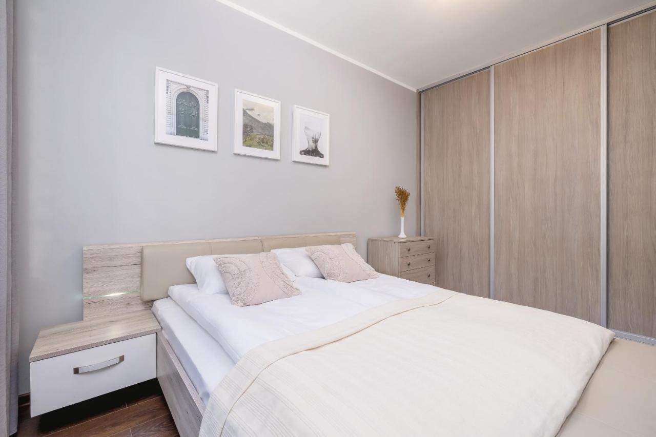Stylish Korfantego Apartment Next To Spodek By Noclegi Renters Katovice Exteriér fotografie